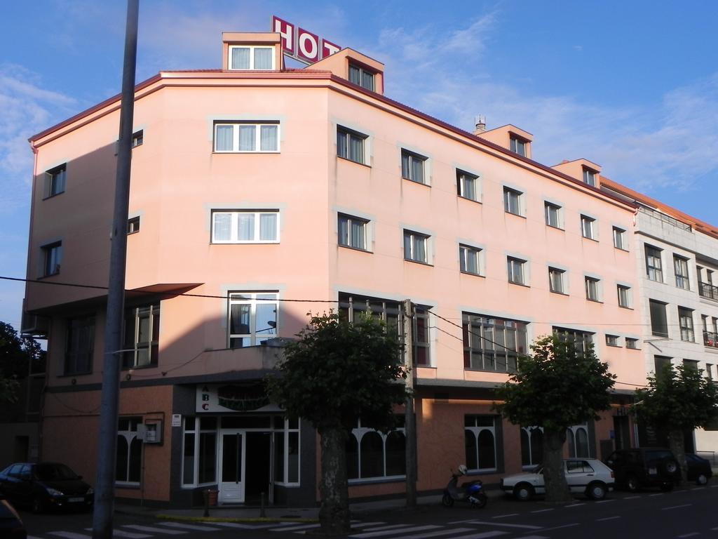 Hotel Restaurante Pizzeria Abc Laracha Exterior photo